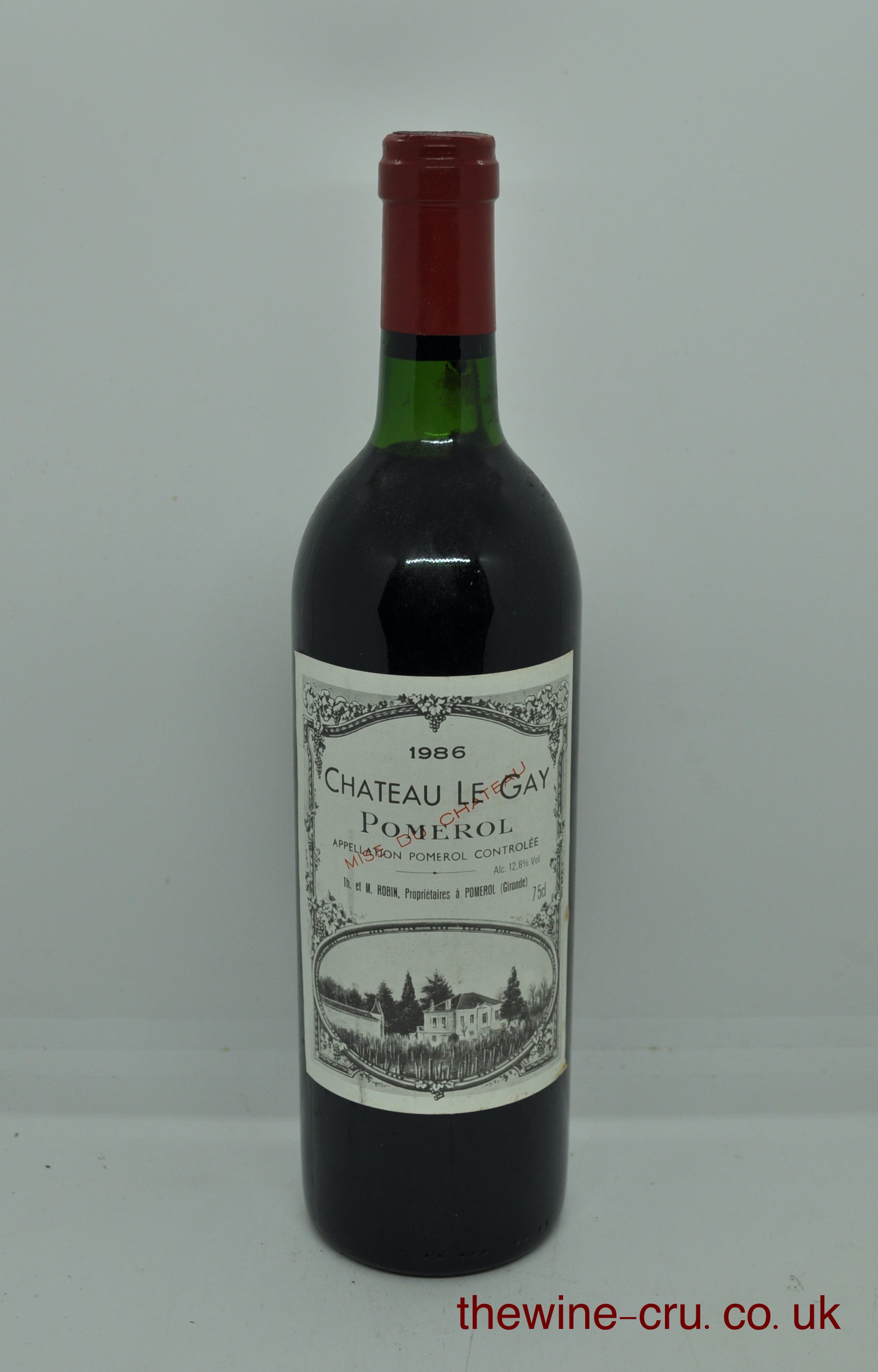 1986 vintage red wine from Pomerol. The bottle is in good condition with the wine level ver top shoulder. Immediate delivery. Free local delivery. Gift wrapping available.