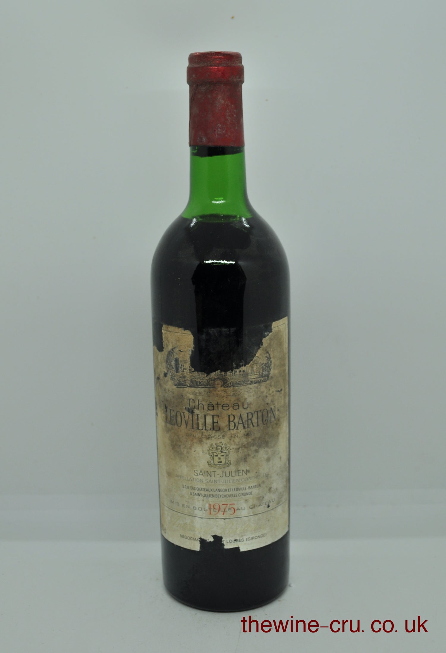 1975 vintage red wine. The label is bins oiled. Immediate delivery. free local delivery. Gift wrapping available.