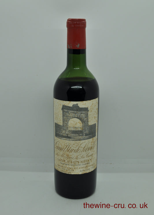 1960 vintage red wine. The bottle is in good condition for its age. The label a little bin soiled and the wine level is mid shoulder. Immediate delivery. Free local delivery. Gift wrapping available.