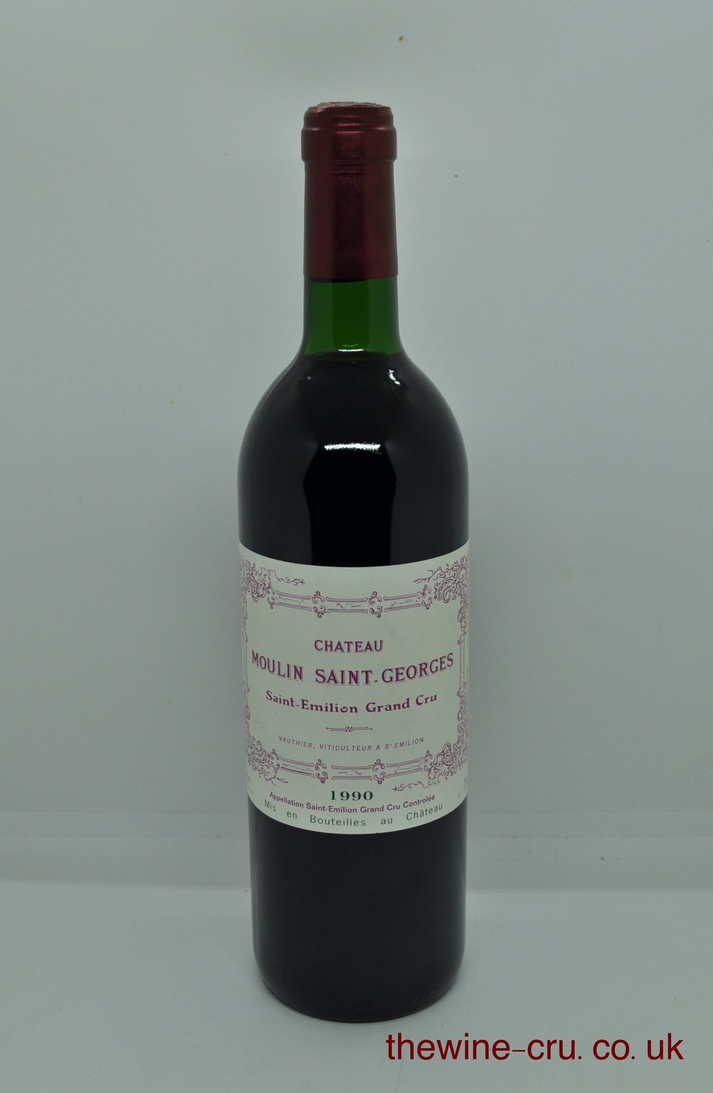 1990 vintage red wine. The bottle is in good condition with the wine level being base of neck. Immediate delivery. Free local delivery. Gift wrapping available.
