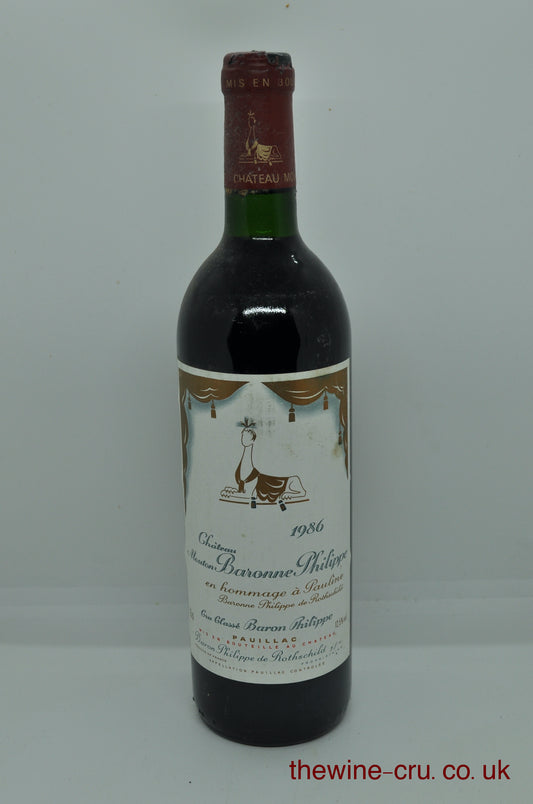 1986 vintage red wine. The bottle has a good fill level at base of neck. The top has been cut off the capsule, but the cork is firm and no signs of seepage. Immediate delivery. Free local delivery. Gift wrapping available.
