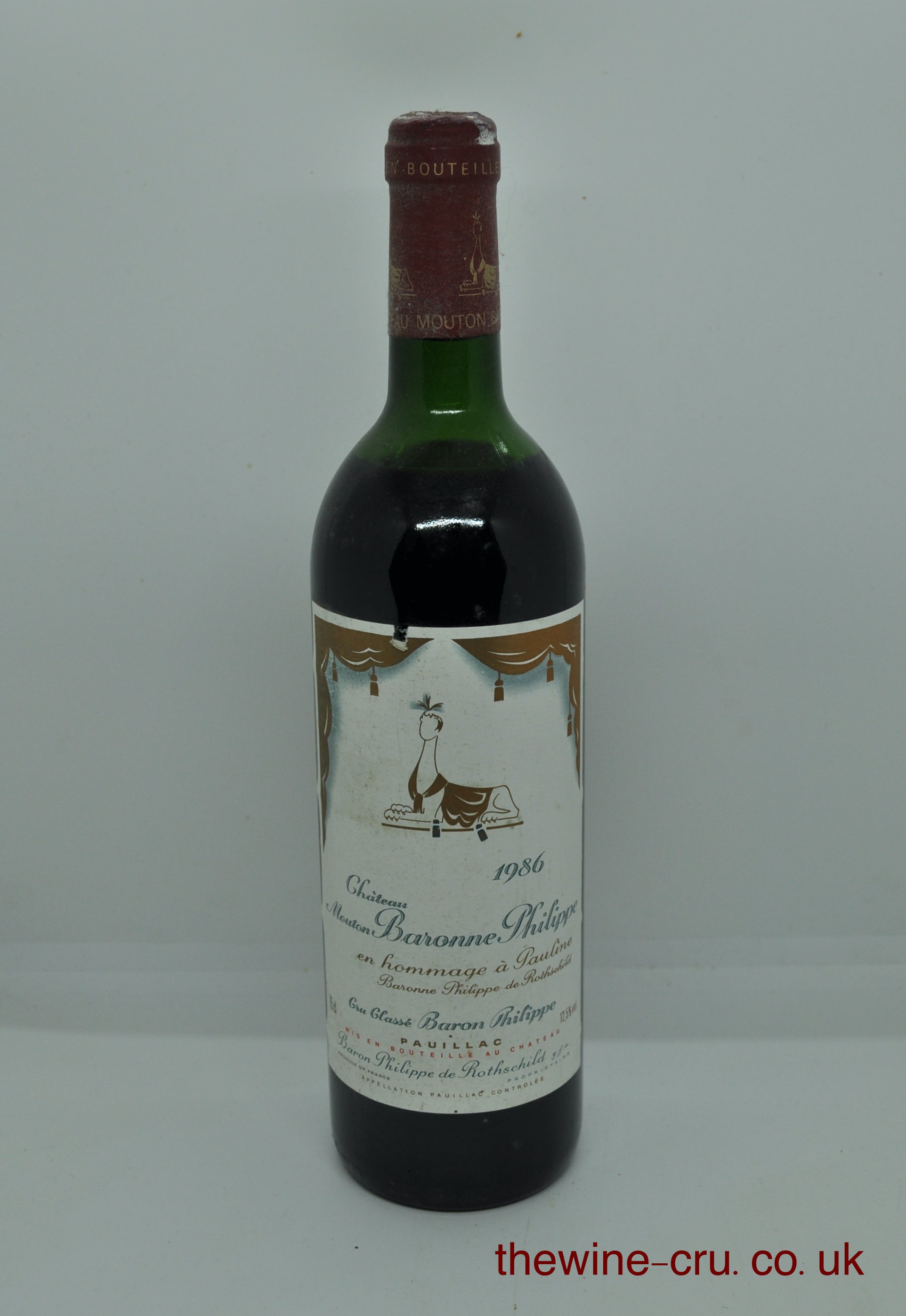 1986 vintage red wine. The bottle is in general good condition with a wine level of high to top shoulder. Immediate delivery. Free local delivery. Gift wrapping available.