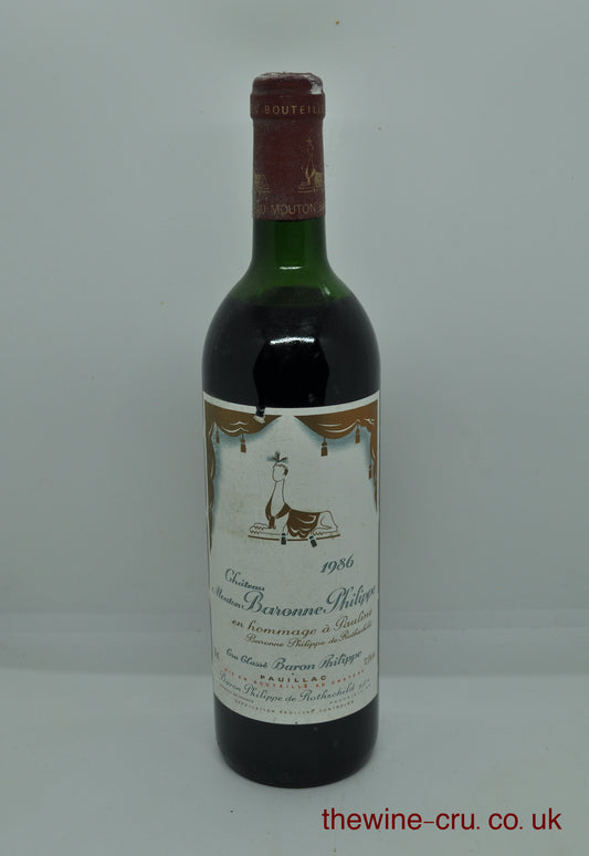 1986 vintage red wine. The bottle is in general good condition with a wine level of high to top shoulder. Immediate delivery. Free local delivery. Gift wrapping available.