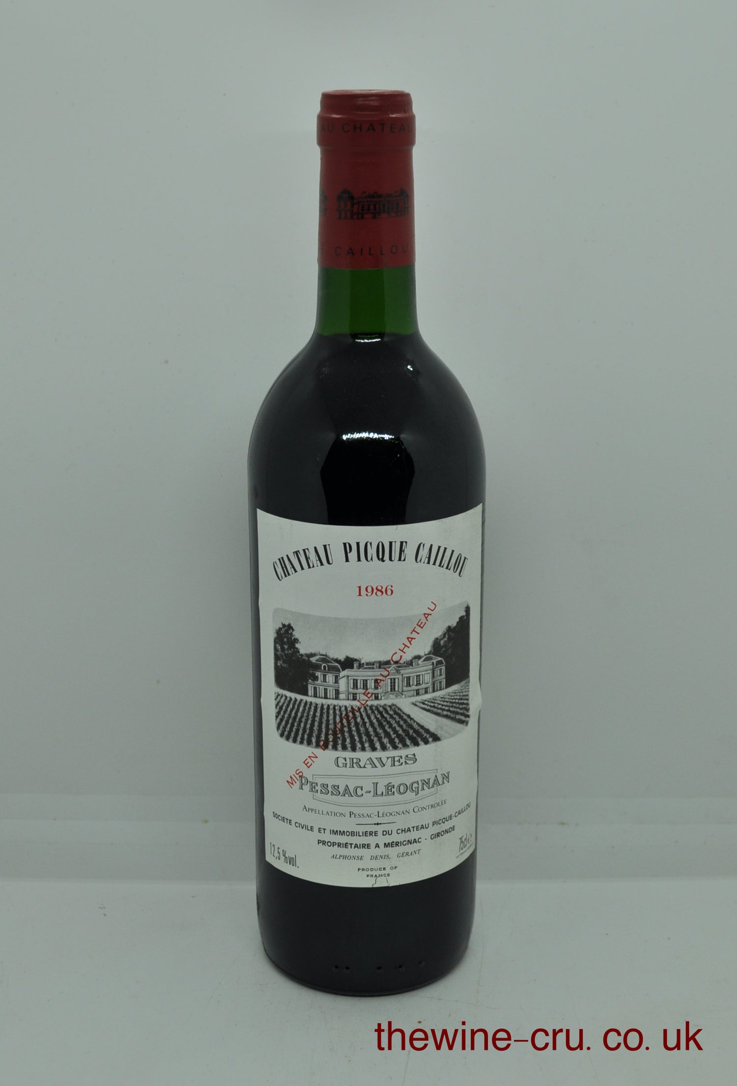 1986 vintage red wine.from the Graves region of Bordeaux. The bottle is in good condition with the wine level being base of neck. Immediate delivery. Free local delivery. Gift wrapping available.