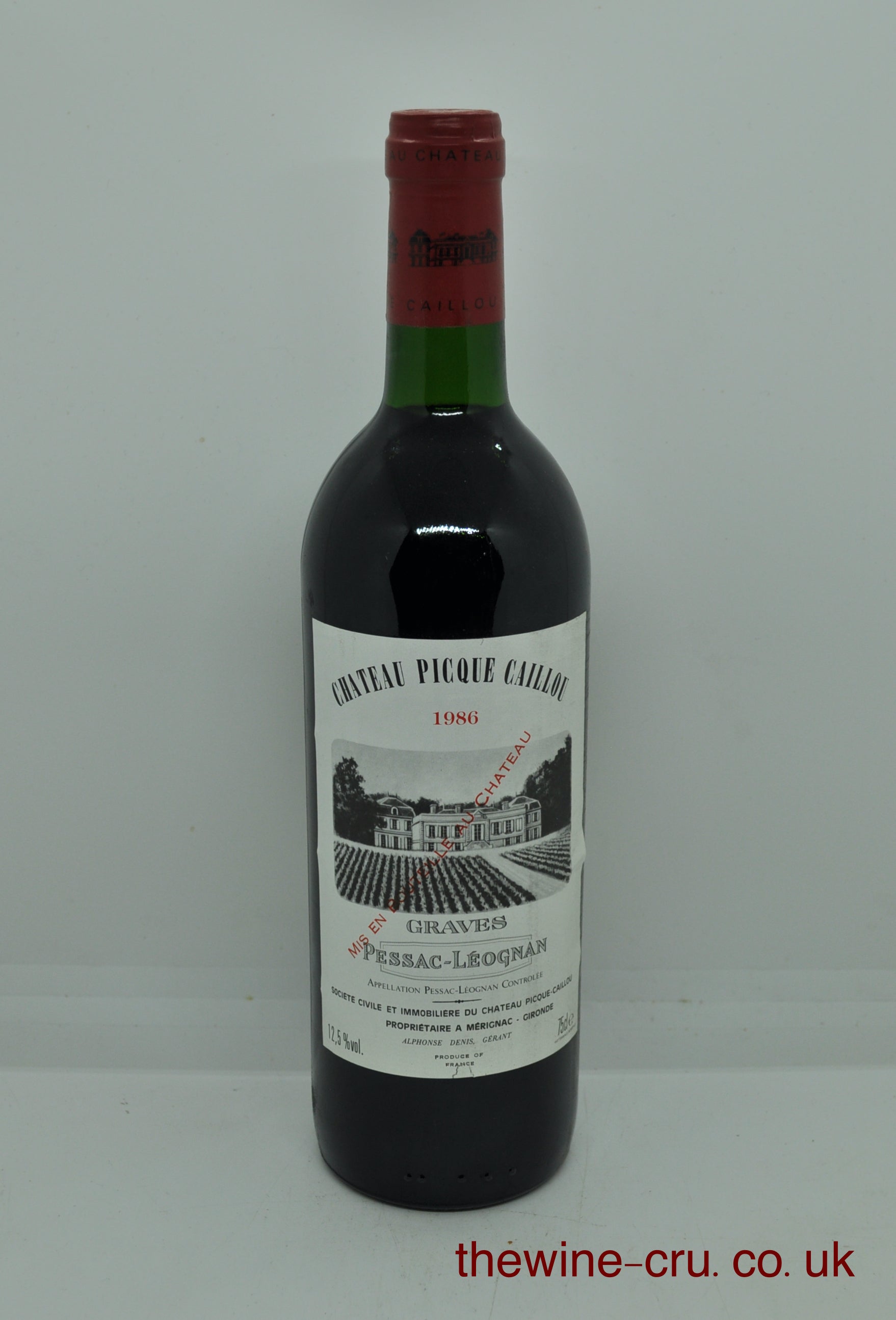 1986 vintage red wine.from the Graves region of Bordeaux. The bottle is in good condition with the wine level being base of neck. Immediate delivery. Free local delivery. Gift wrapping available.