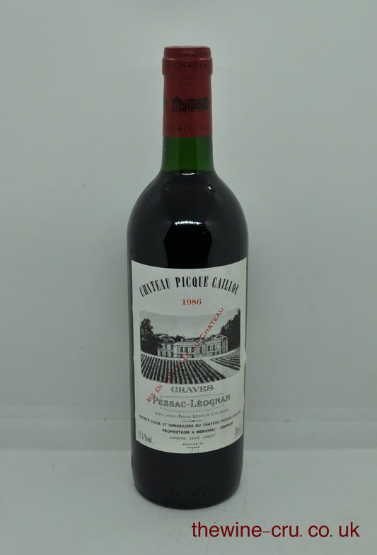 1986 vintage red wine.from the Graves region of Bordeaux. The bottle is in good condition with the wine level being base of neck. Immediate delivery. Free local delivery. Gift wrapping available.