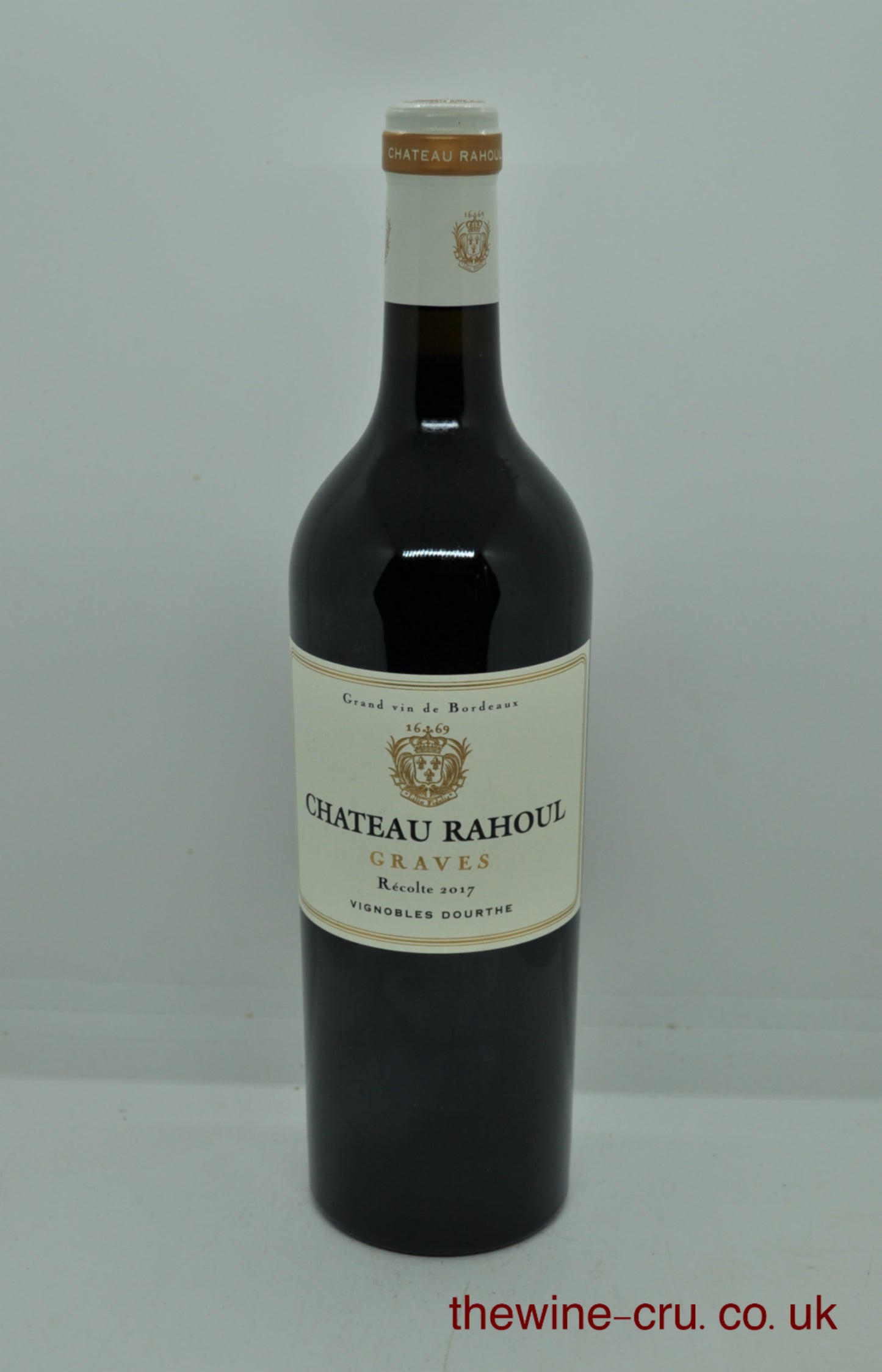 2017 vintage red wine from the Graves, Bordeaux. The bottle is in excellent condition. Immediate delivery. Free local delivery. Gift wrapping available.