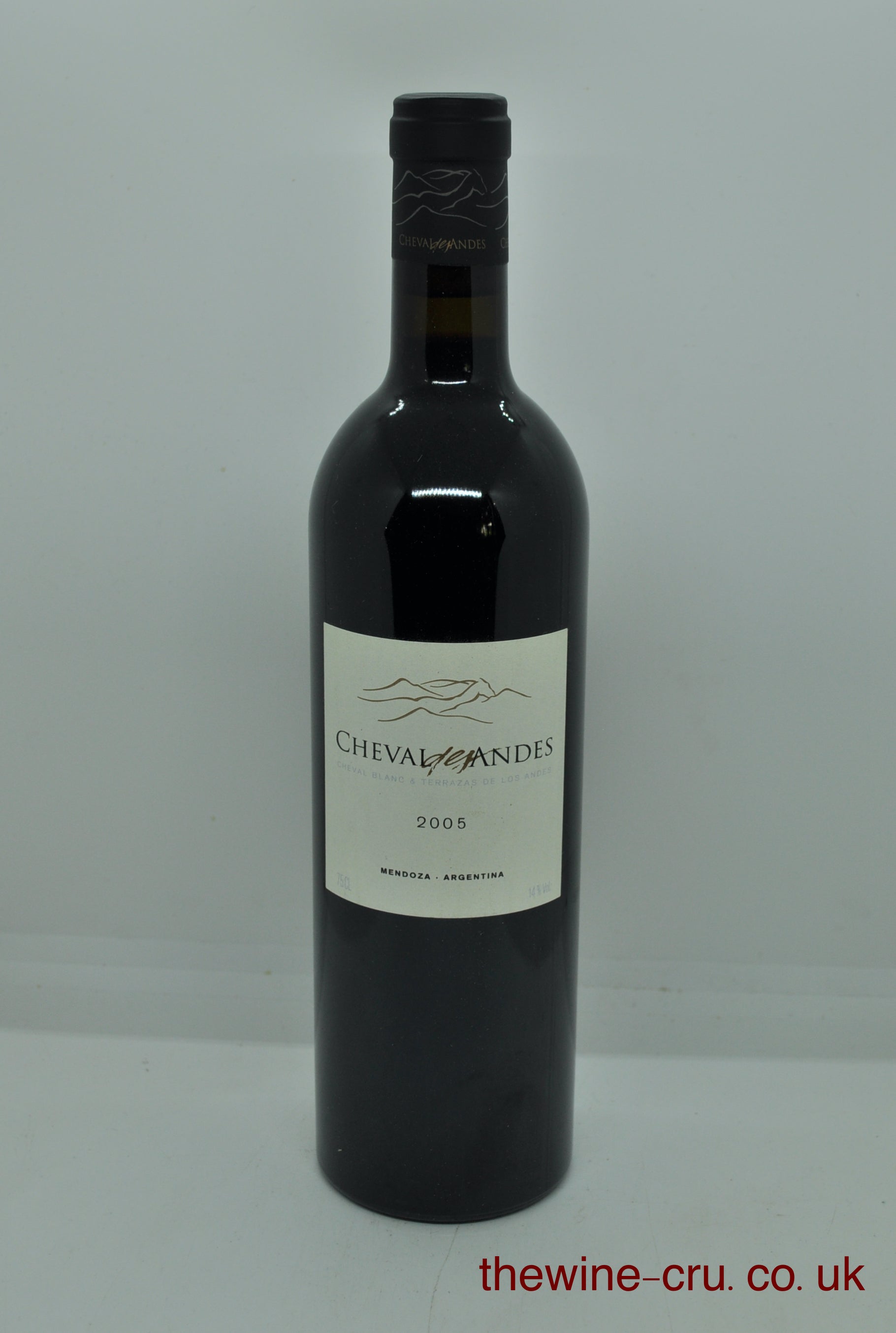2005 vintage red wine from Argentina. The bottle is in excellent condition. Immediate delivery. Free local delivery. Gift wrapping available.