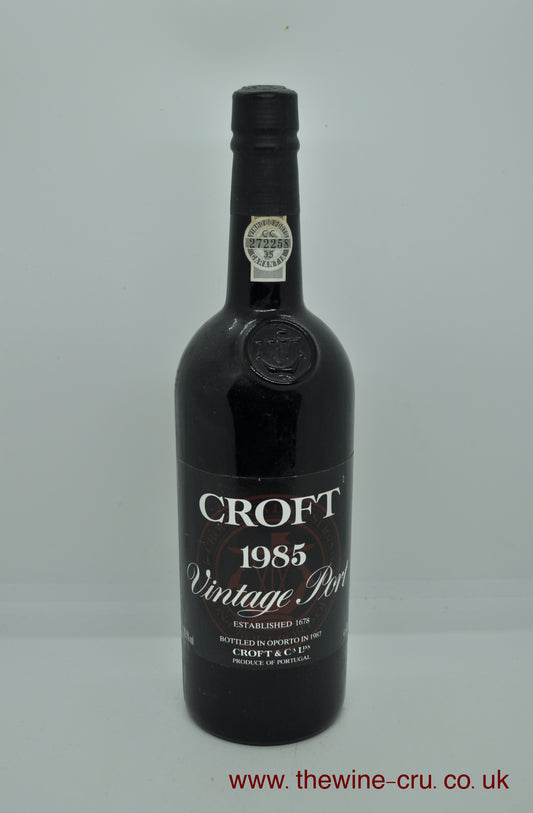1985 vintage port wine. The bottle is in good condition. Immediate delivery. Free local delivery. Gift wrapping available.