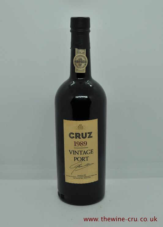 1989 vintage port wine. The bottle is in good condition. Immediate delivery. Free local delivery. Gift wrapping available.
