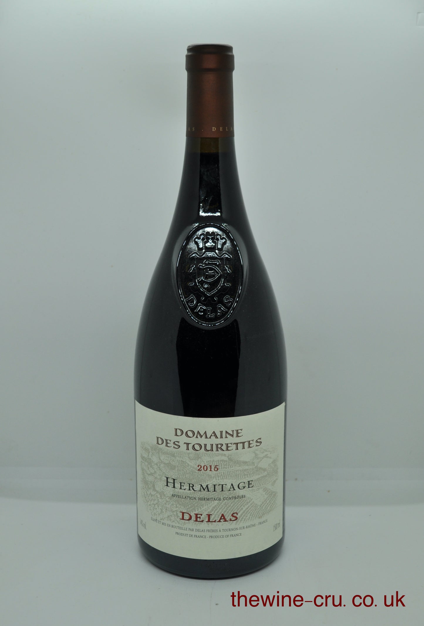 2015 vintage red wine. The magnum bottle is in excellent condition. Immediate delivery. Free local delivery. Gift wrapping available.