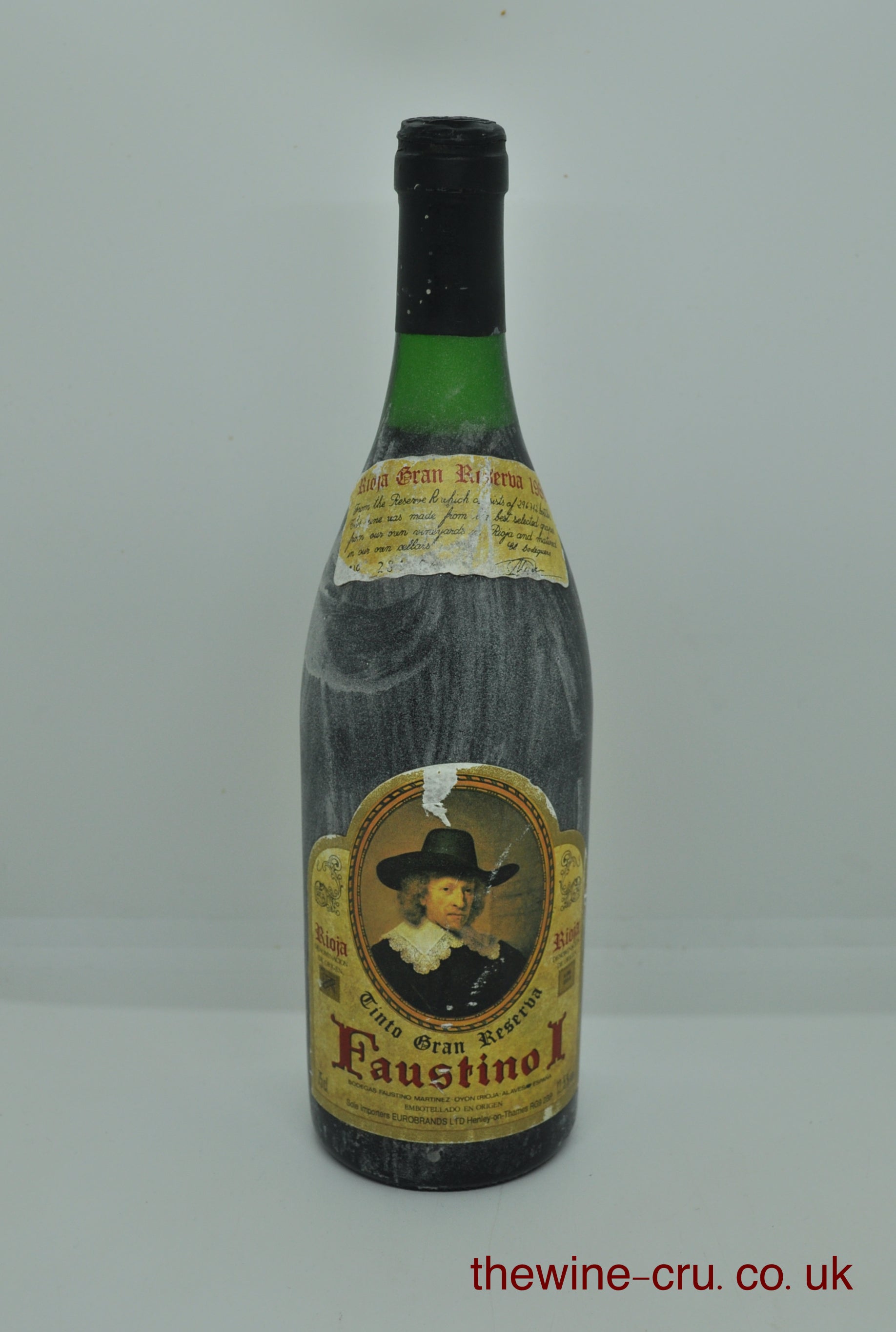 1986 vintage red wine. The bottle is in good general condition with the wine level being 3cm below the base of cork. Immediate delivery. Free local delivery. Gift wrapping available