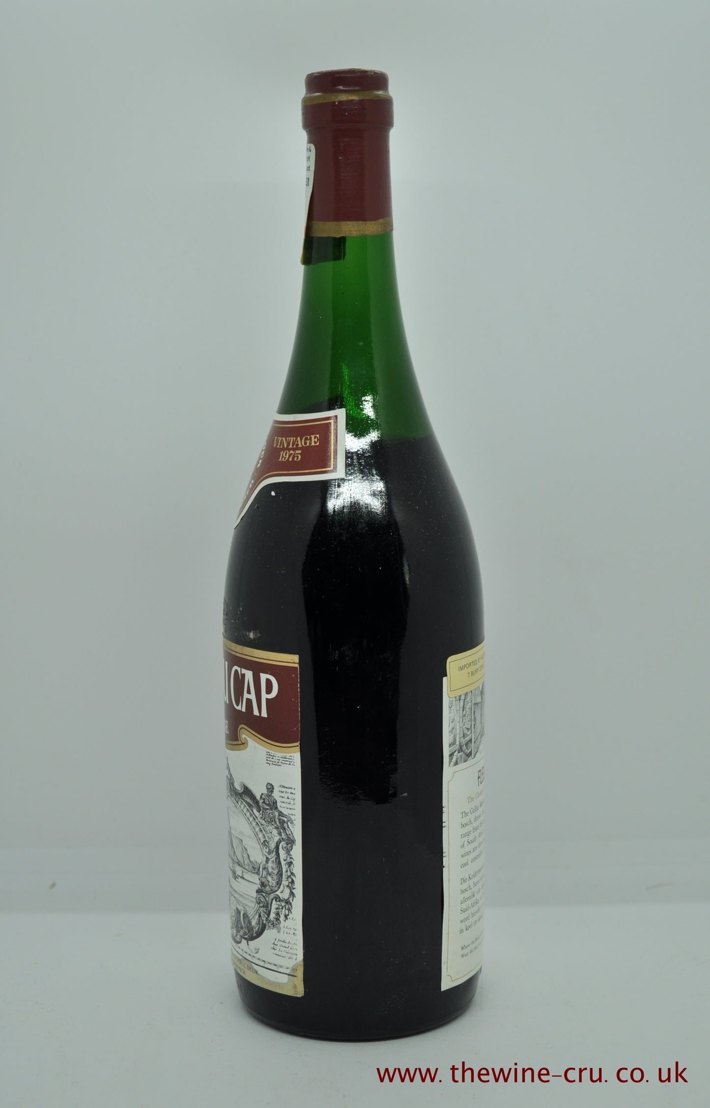 This is a side image of the bottle of 1975 Fleur Du Cap to show the level as described in the other photo text.