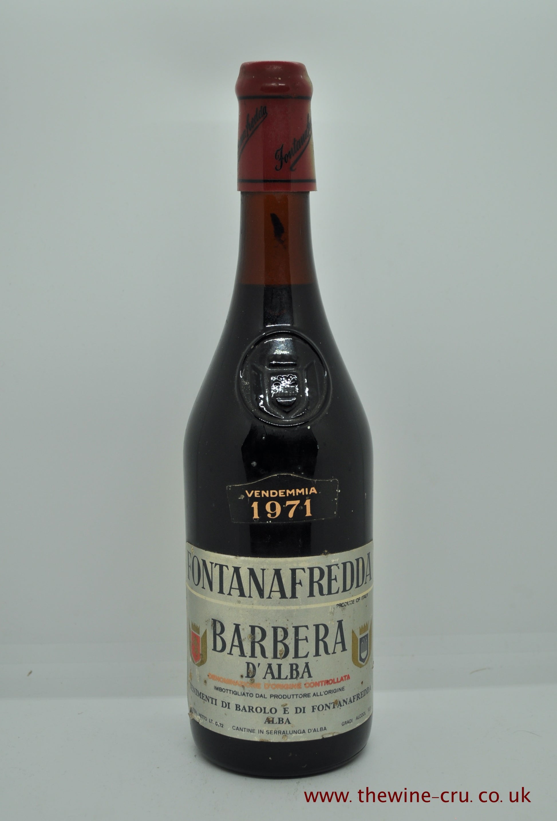 A bottle of 1971 vintage red wine. Fontanafredda Barbera D'Alba 1971. Italy. The capsule is split on one side. The wine level is 3cm below the base of the cork. Immediate delivery. Free local delivery. Gift wrapping available.