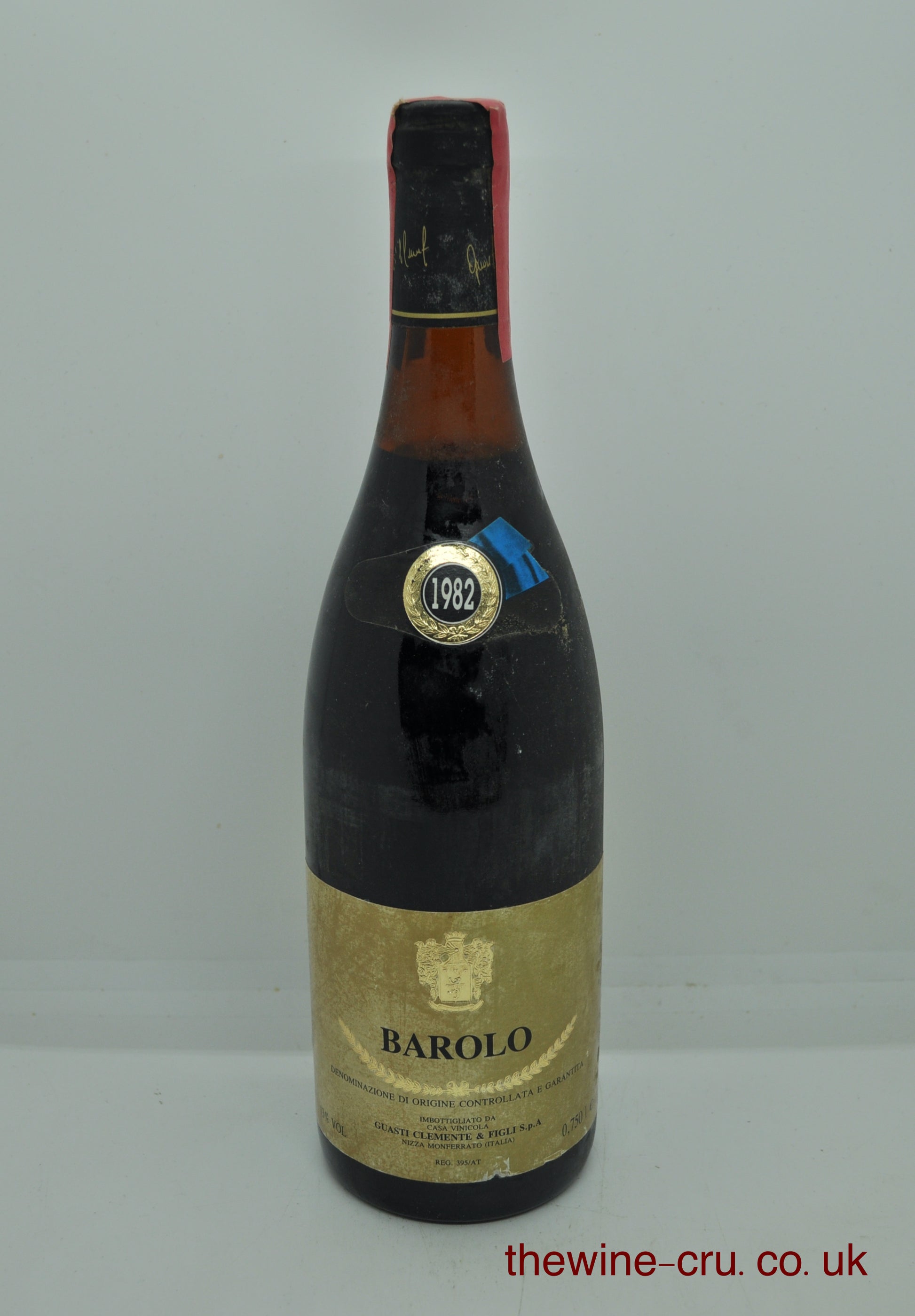 1982 vintage red wine from Piedmont. The bottle is in good condition with the wine level being 3cm below base of the cork. Immediate delivery. Free local delivery. Gift wrapping available.