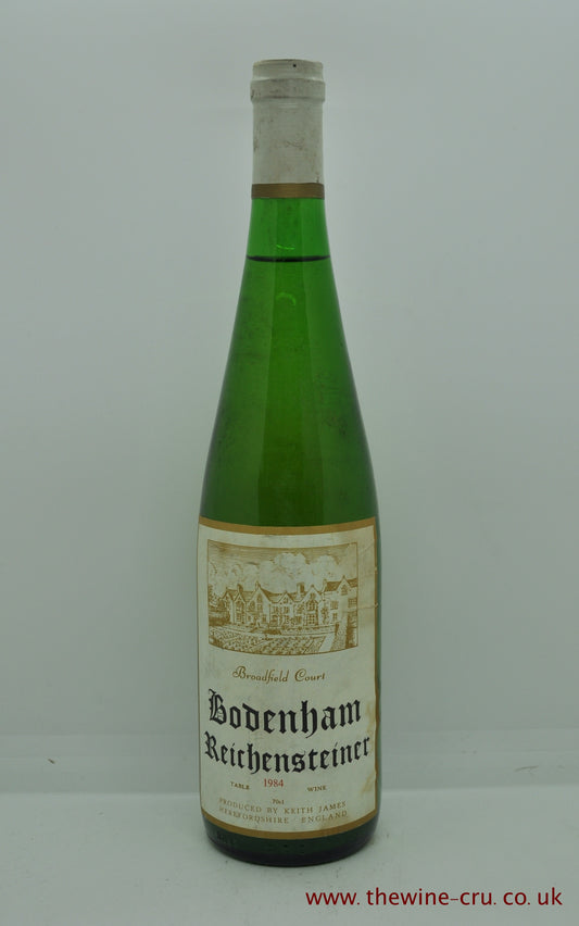 1984 vintage sweet white wine. Bodenham Reichensteiere Broadfield Court 1984. United kingdom. The bottle is in general good condition with the wine level being 3cm below the base of the cork. Immediate delivery. Free local delivery. Gift wrapping available.
