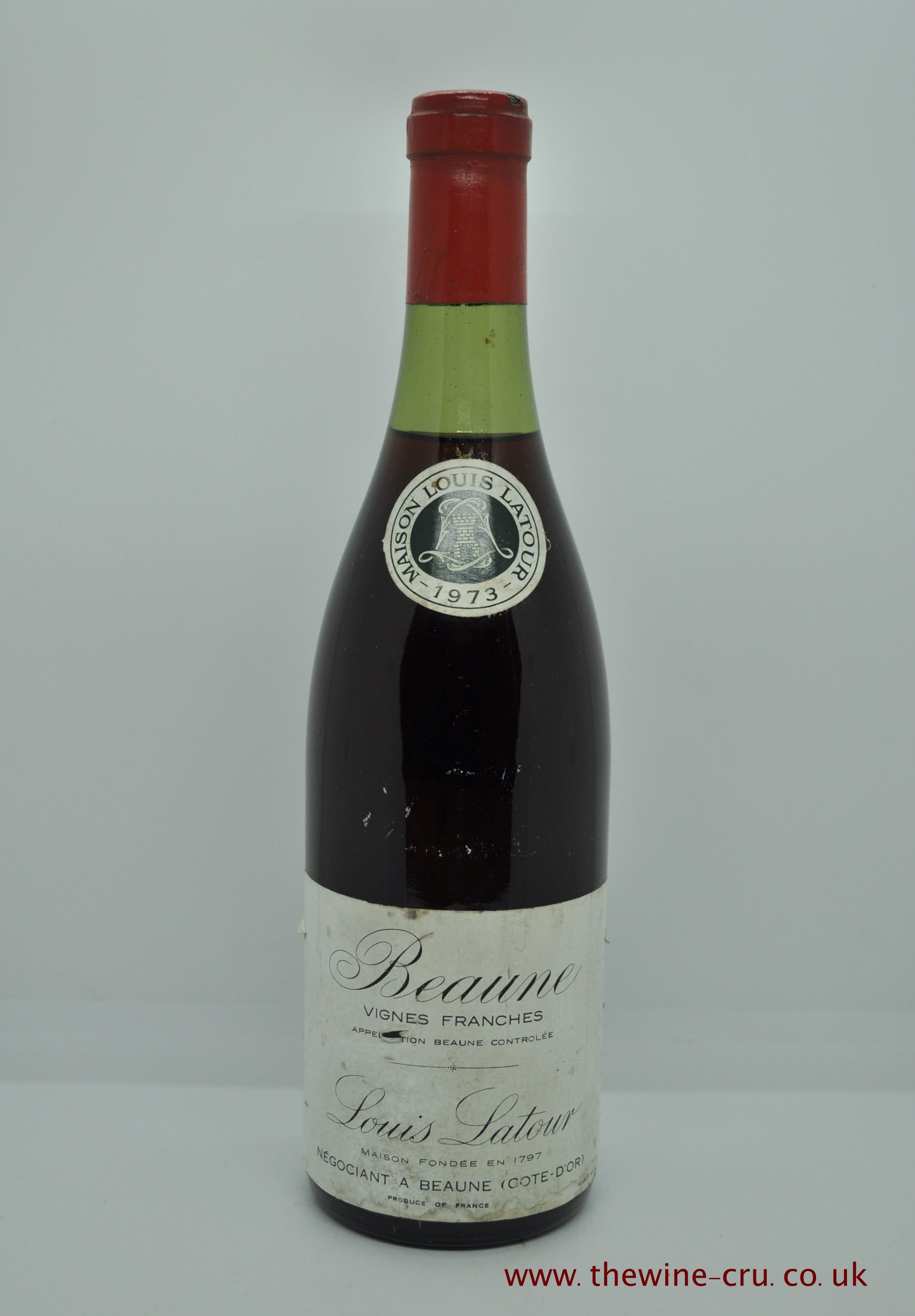 1973 vintage red wine. Louis Latour Beaune Vignes Franches, Burgundy, France. The bottle is in good general condition. The wine level is 3cm below the base of the cork. Immediate delivery. Free local delivery. Gift wrapping available.