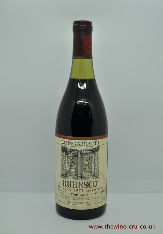 1975 vintage red wine. Lungarotti Rubesco Vigna Monticchio Riserva, Italy. The wine level is 3cm below the base of the cork. Immediate delivery. Free local delivery. Gift wrapping.