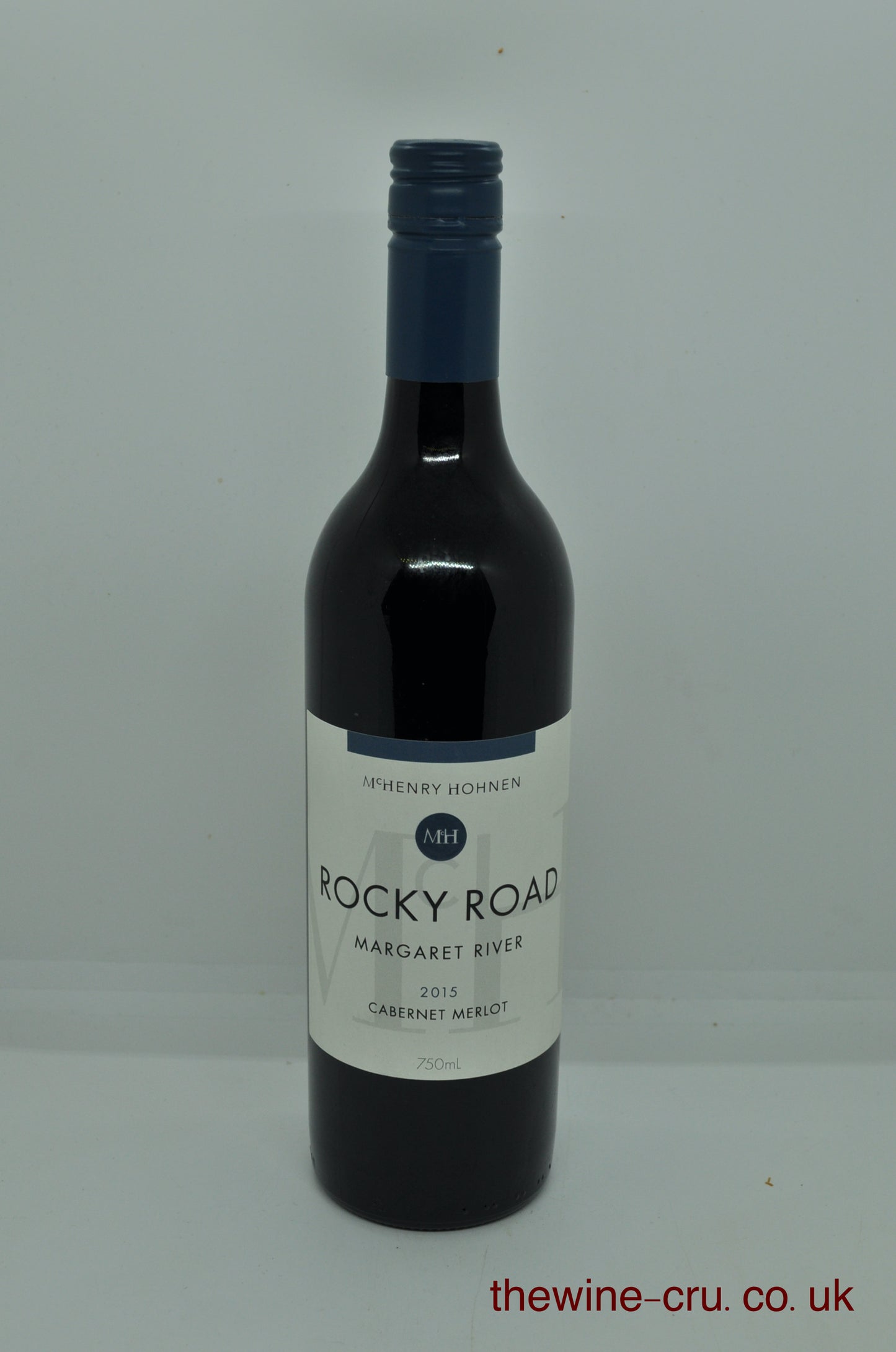 2015 vintage red wine. The screw cap bottle is in excellent condition. Immediate delivery. Free local delivery. Gift wrapping available.