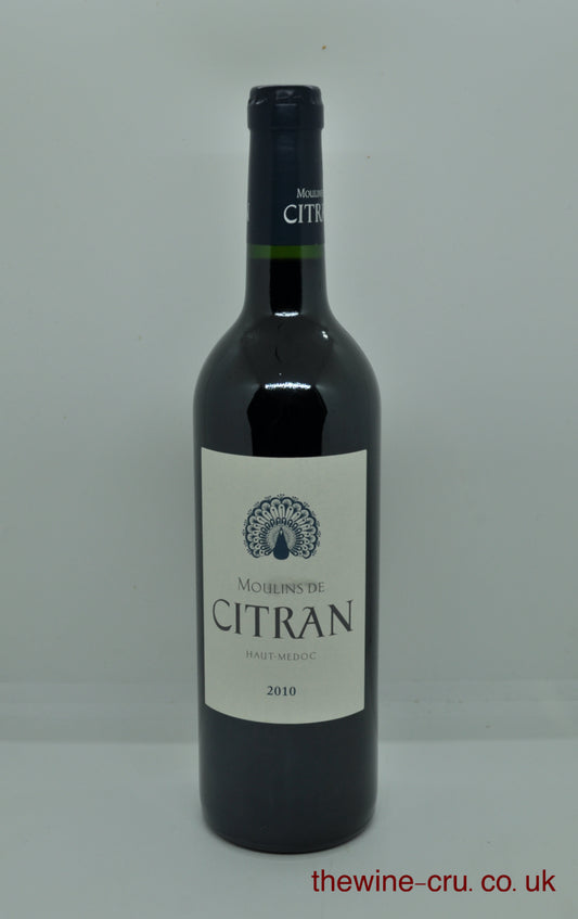 2010 vintage red wine from Bordeaux, France. The bottle is in excellent condition. Immediate delivery. Free local delivery. Gift wrapping available.