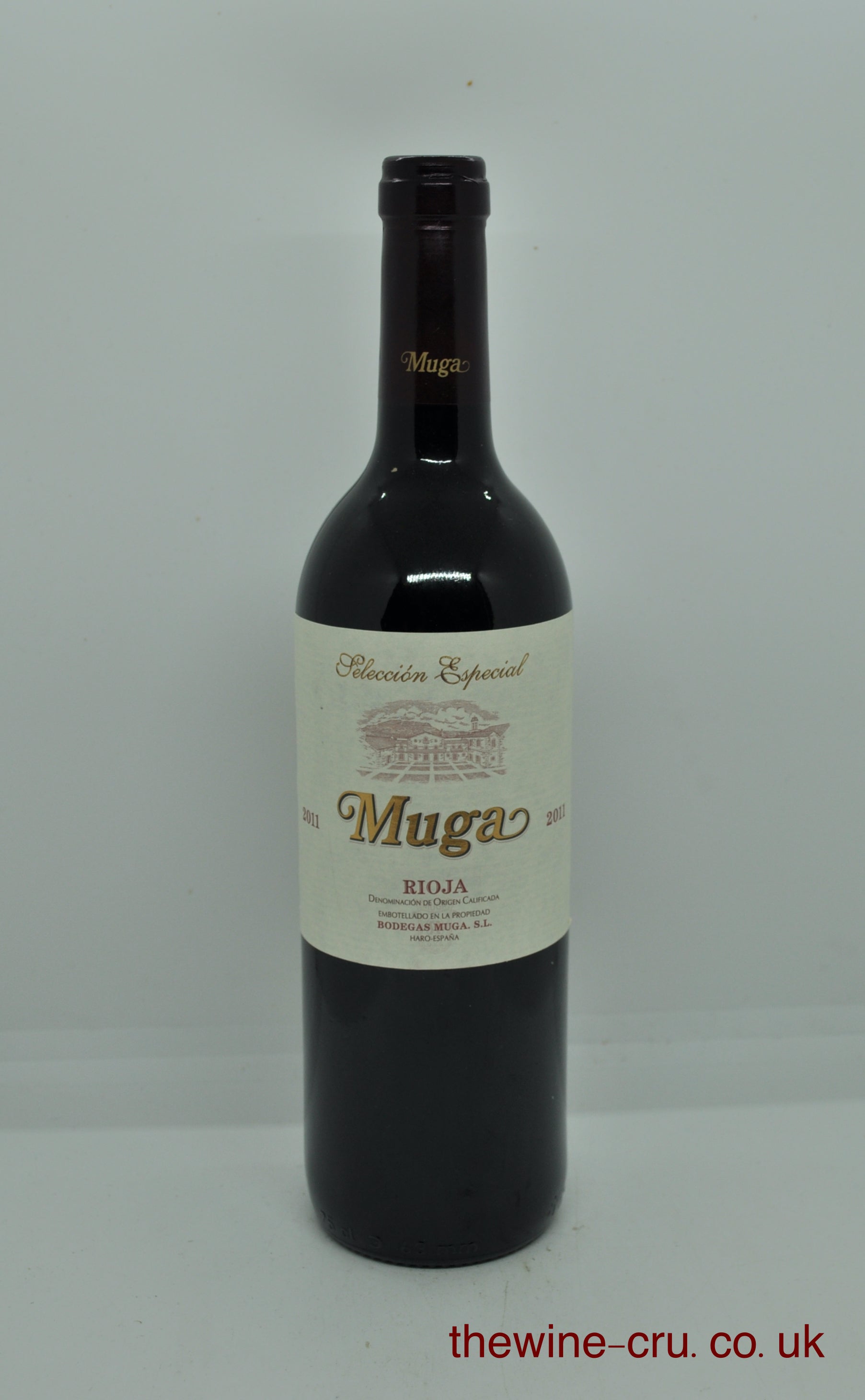 2011 vintage red wine. The bottle is in great condition. Immediate delivery. free local delivery. Gift wrapping available.