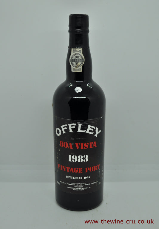 1983 vintage port wine. The bottle is in goo general condition with the wine level being base of neck. Immediate delivery. free local delivery. Gift wrapping available.