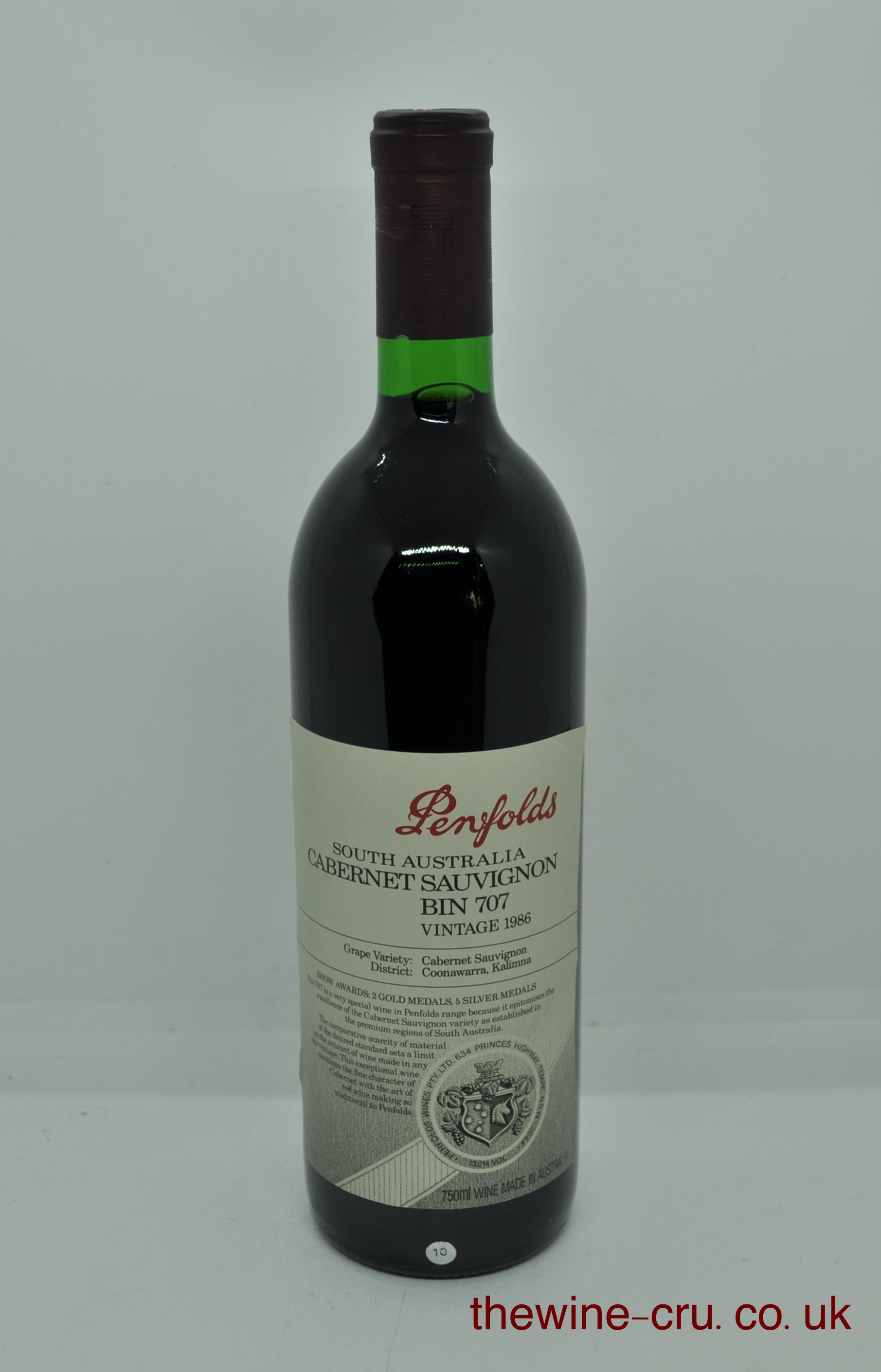 1986 vintage red wine. The bottle is in excellent condition. Immediate delivery. free local delivery. Gift wrapping available.