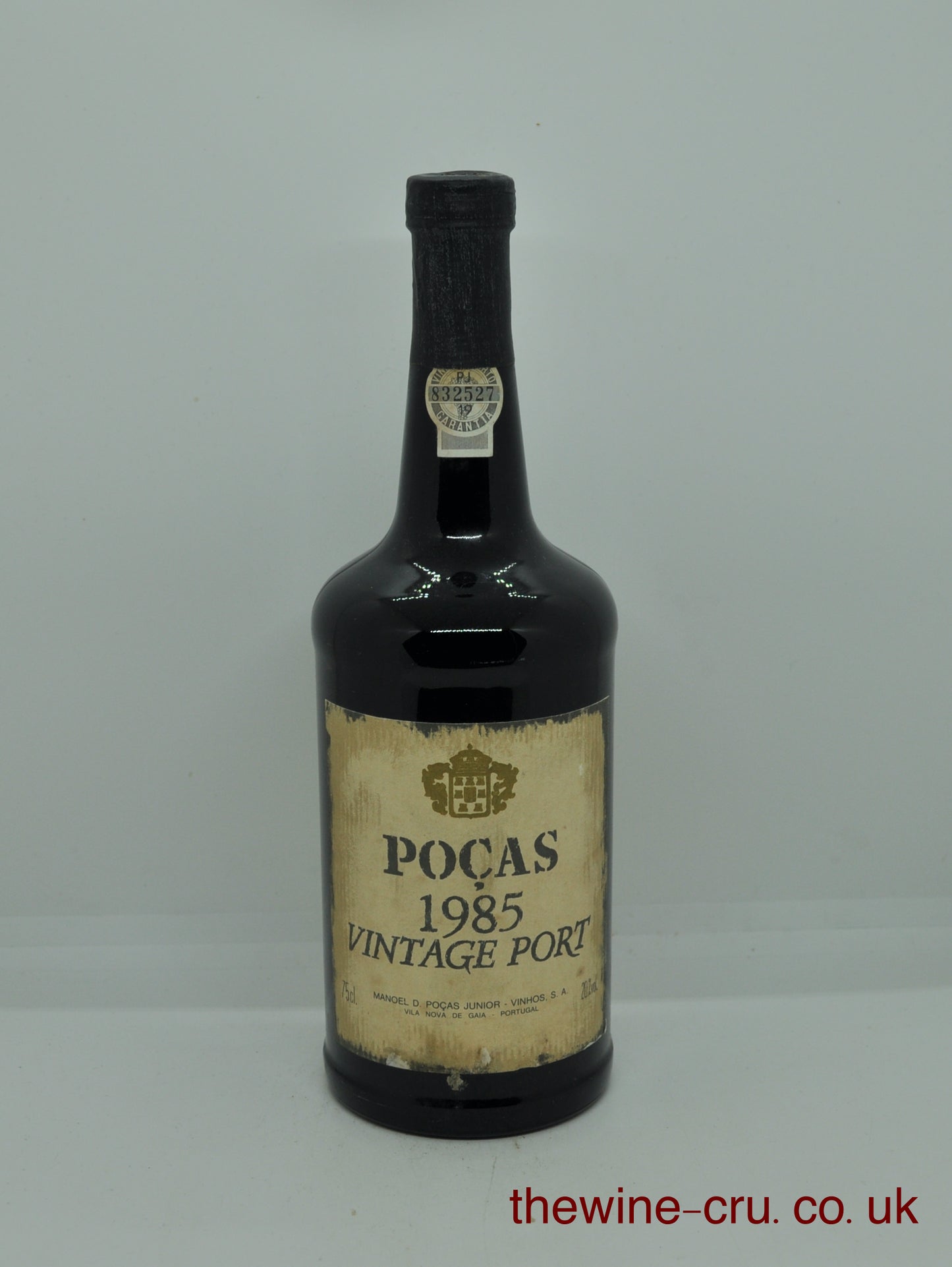 1985 vintage port wine. The bottle is in good condition. Immediate delivery. Free local delivery. Gift wrapping available.