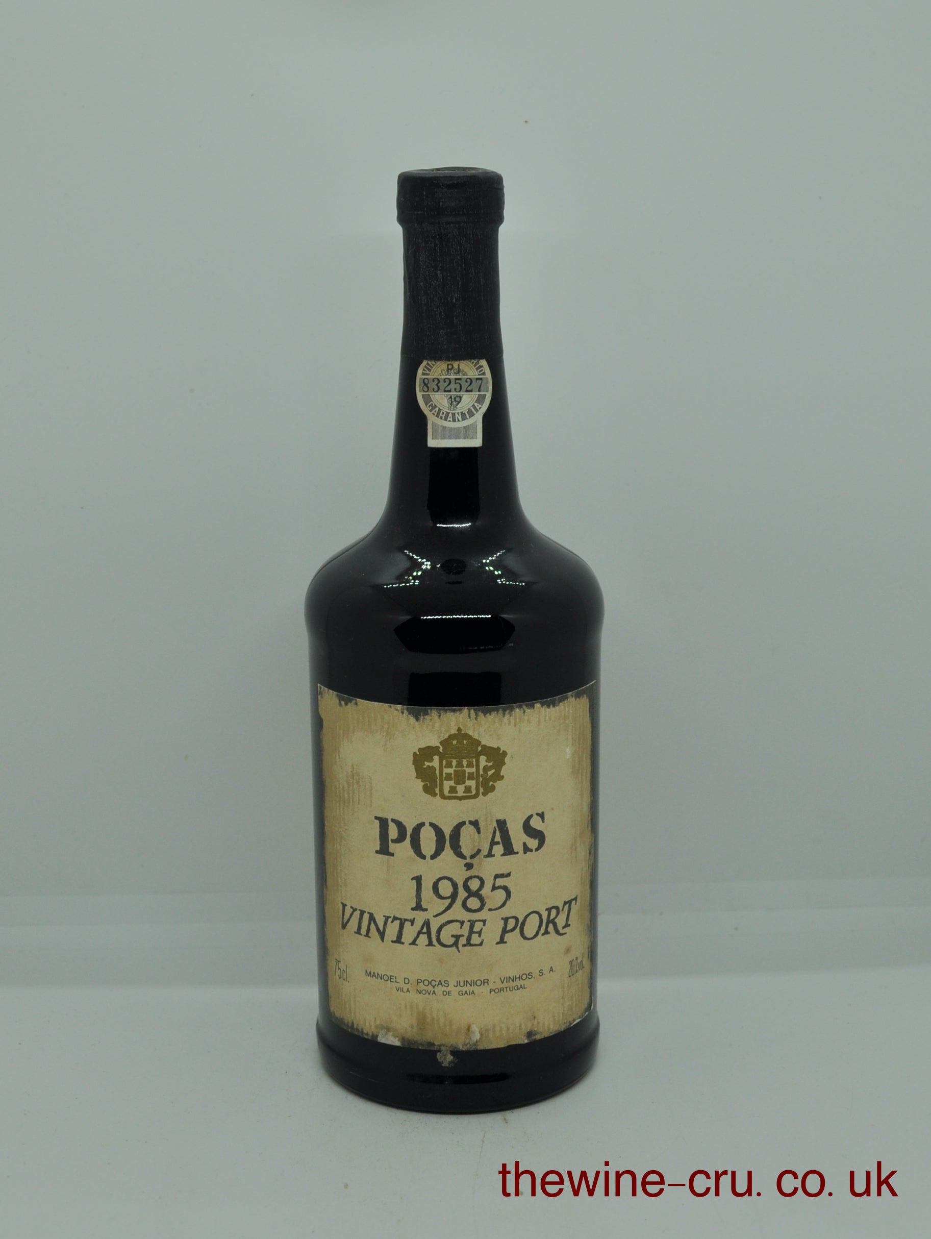 1985 vintage port wine. The bottle is in good condition. Immediate delivery. Free local delivery. Gift wrapping available.
