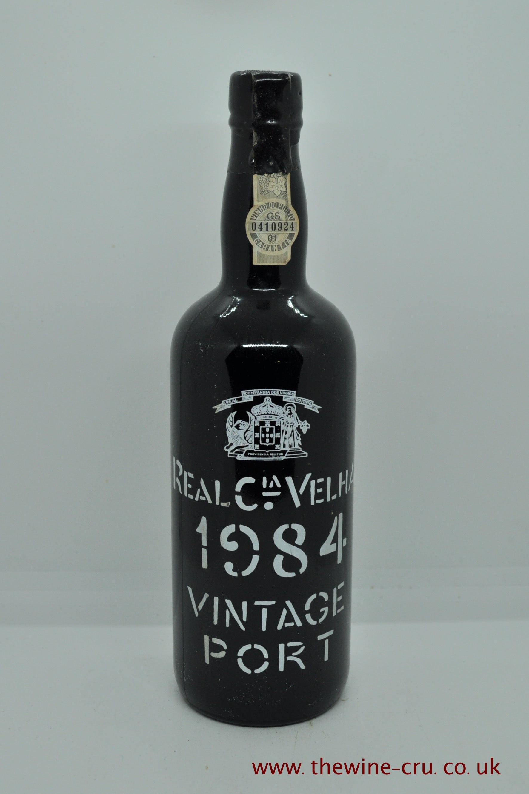 1984 vintage port wine. The bottle is in good general condition. Immediate delivery. free local delivery. Gift wrapping available.