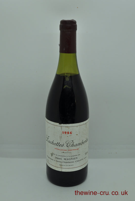 1986 vintage red wine.The bottle is in good general condition with the wine level being 3cm below the base of the cork. Immediate delivery. Free local delivery. Gift wrapping available.