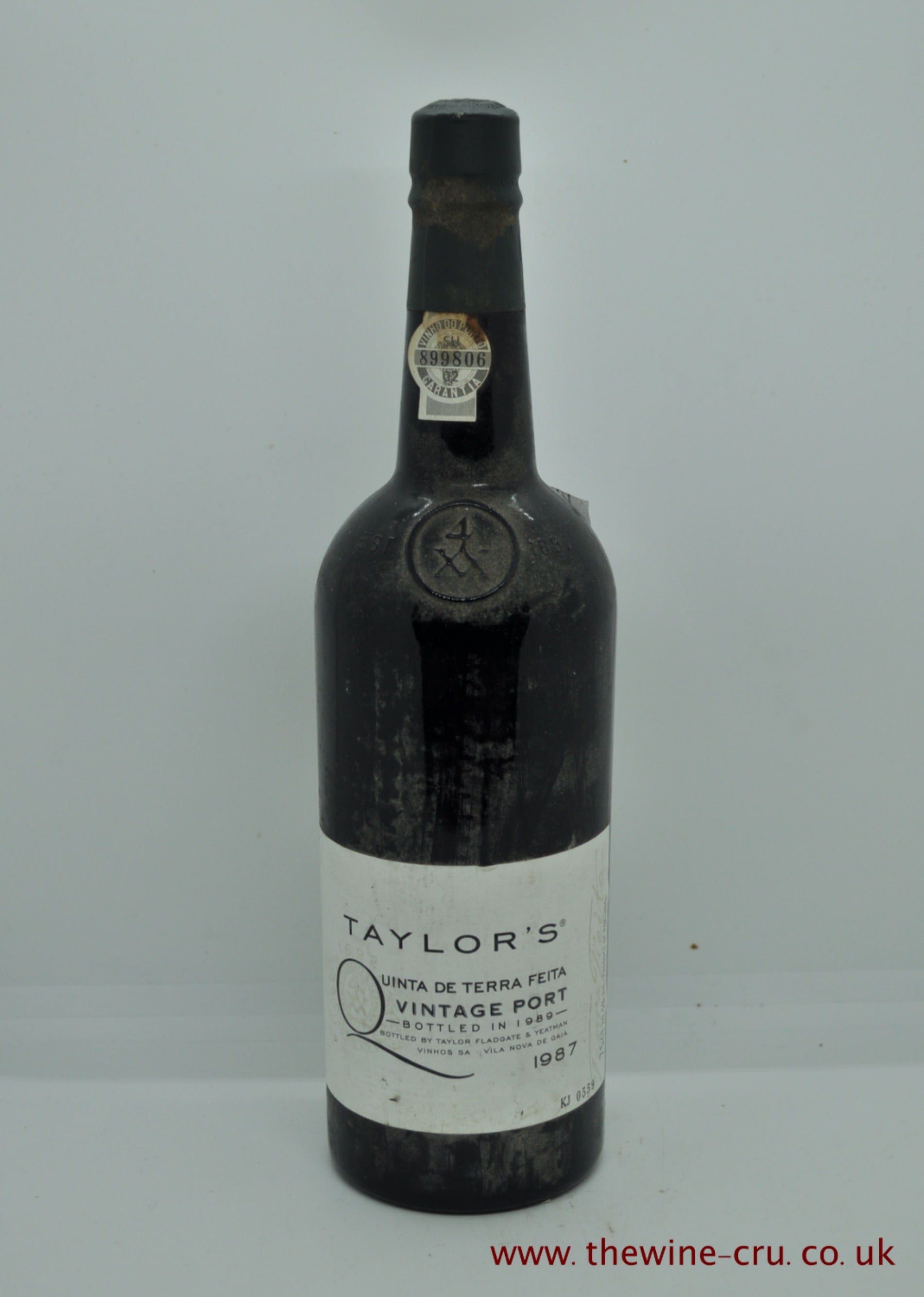 1987 vintage port wine. The bottle is in general good condition. The wine level being base of neck. Immediate delivery. Free local delivery. Gift wrapping available.